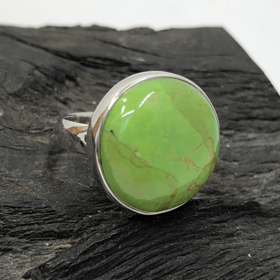 Green Turquoise and Sterling Silver Round Ring